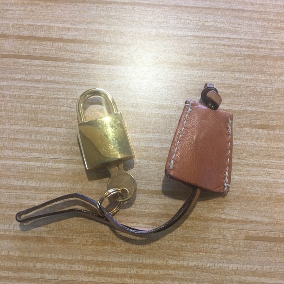 Authentic padlock for traveling bag - Picture 2 of 2